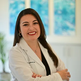 Maricela Castillo MacKenzie, (peri)menopause practitioner