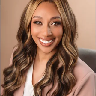 Eleisha Bell, (peri)menopause practitioner