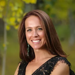 Brandi Solace, (peri)menopause practitioner