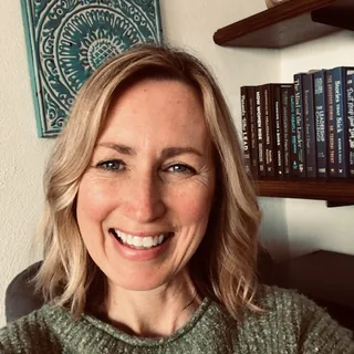 Shonda Moralis, (peri)menopause practitioner