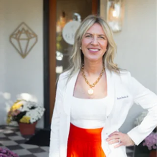 Kacia Bundle, (peri)menopause practitioner